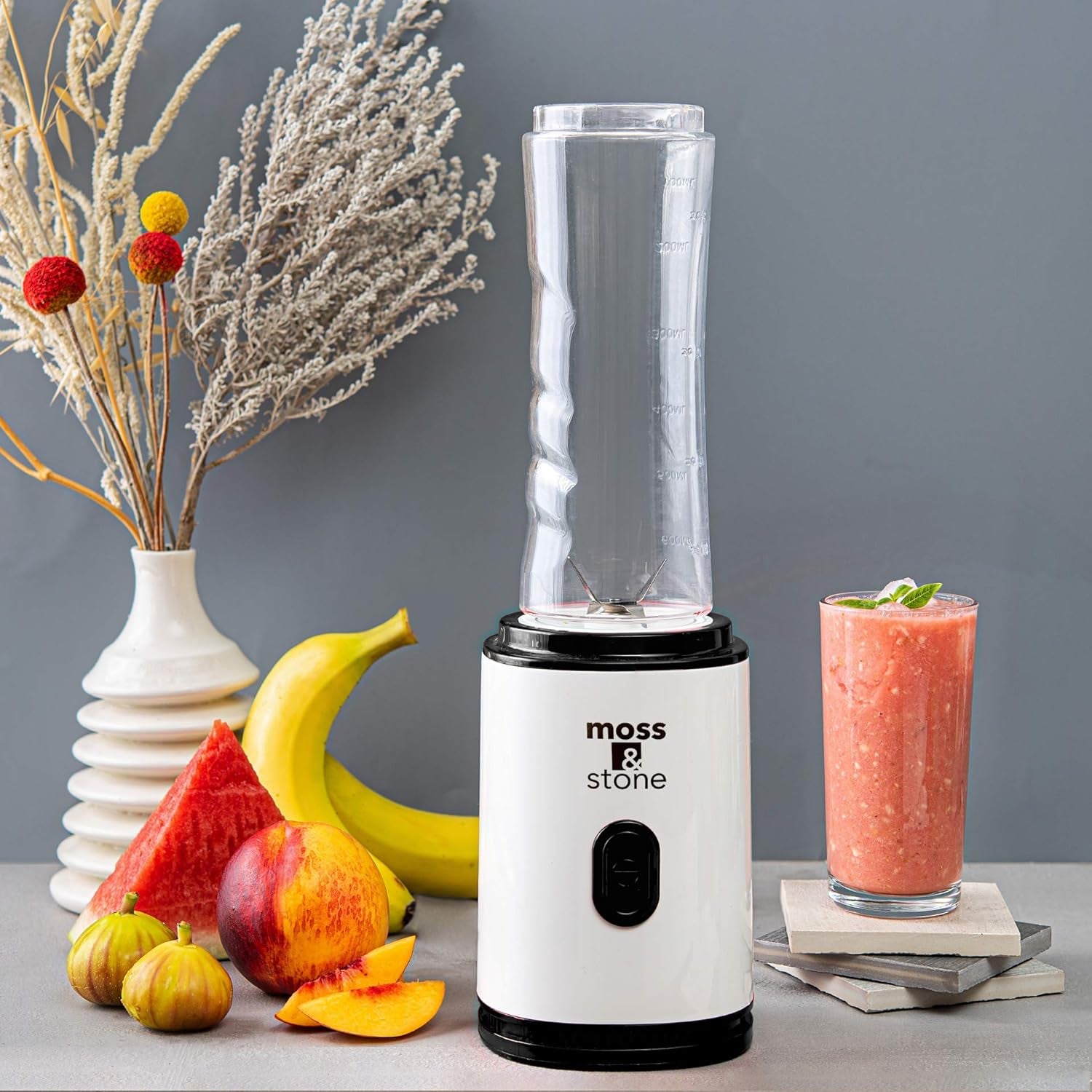 Black Personal Smoothie Blender, Single Serve One-Touch Blender Maker with 20 Oz Bpa-Free Bottle, Compact Plug-In Appliance for Everyday Smoothies & Shakes